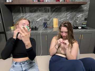 Media: nura_n_sarah Stripchat 2024-10-25 10:31:00