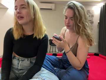Media: nura_n_sarah Stripchat 2024-10-25 12:11:00