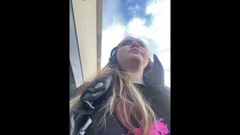 Media: risky_mirai Stripchat 2024-10-25 02:53:00