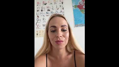 Media: streetdoll Stripchat 2024-10-25 15:00:00