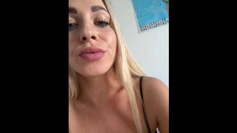 Media: streetdoll Stripchat 2024-10-25 16:28:00