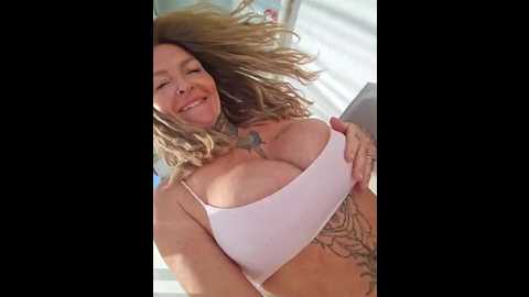 Media: yourmommyblair Stripchat 2024-10-25 09:13:00