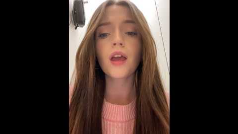 Media: jessi_meow Stripchat 2024-10-26 14:21:00
