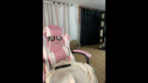Media: miajones21 Stripchat 2024-10-26 00:35:00