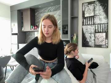 Media: nura_n_sarah Stripchat 2024-10-26 04:57:00