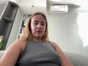 Media: nura_n_sarah Stripchat 2024-10-26 08:21:00