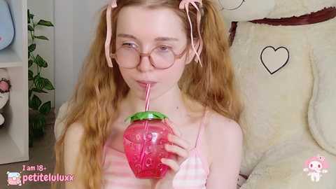 Media: petiteluluxx Stripchat 2024-10-26 09:47:00