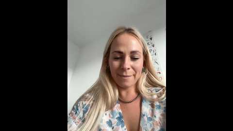 Media: streetdoll Stripchat 2024-10-26 08:00:00