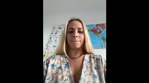 Media: streetdoll Stripchat 2024-10-26 15:30:00