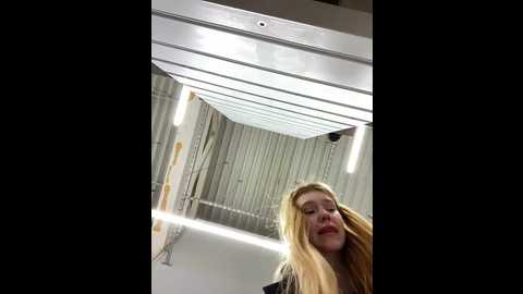 Media: honey___hot Stripchat 2024-10-27 13:49:00