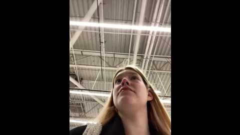 Media: honey___hot Stripchat 2024-10-27 15:18:00