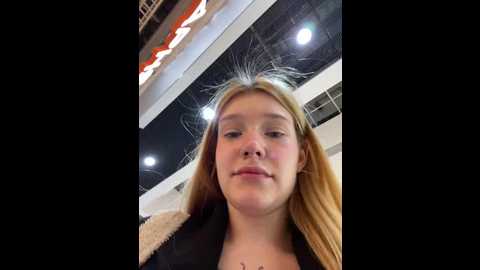 Media: honey___hot Stripchat 2024-10-27 16:48:00