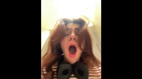 Media: lily__belle Stripchat 2024-10-27 14:21:00