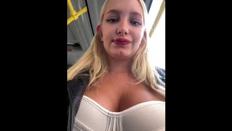 Media: milkyy_wway Stripchat 2024-10-27 06:28:00
