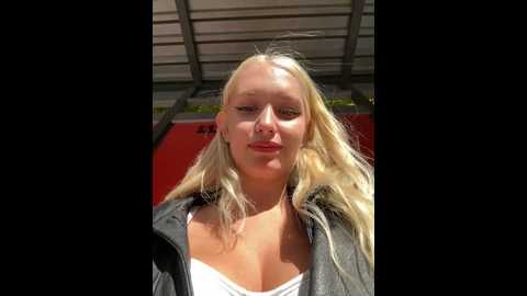 Media: milkyy_wway Stripchat 2024-10-27 07:35:00