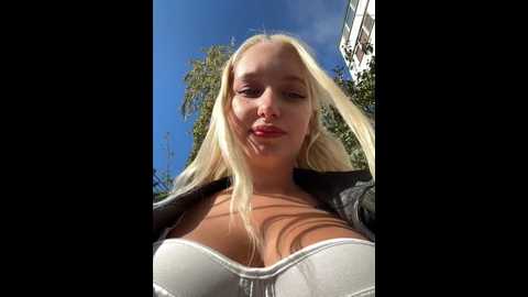 Media: milkyy_wway Stripchat 2024-10-27 08:00:00