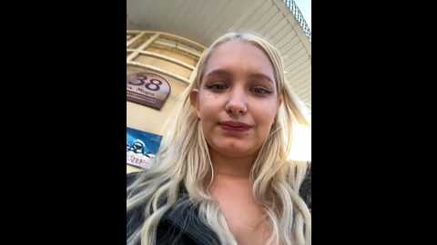 Media: milkyy_wway Stripchat 2024-10-27 10:33:00