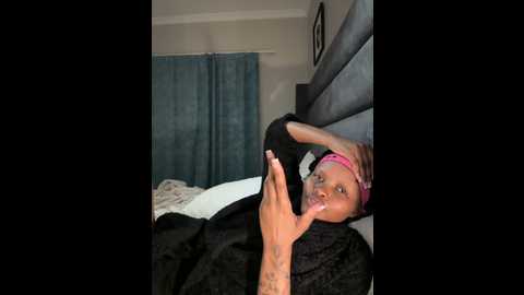 Media: neelo_smith Stripchat 2024-10-27 02:35:00
