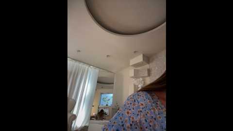 Media: bella_suns Stripchat 2024-10-28 05:25:00
