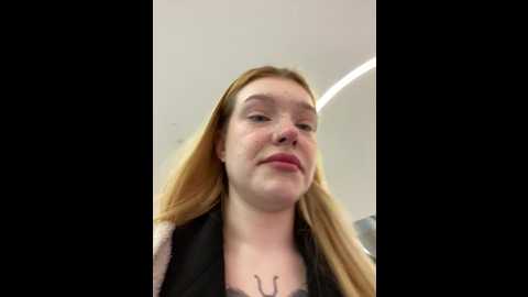 Media: honey___hot Stripchat 2024-10-28 12:19:00