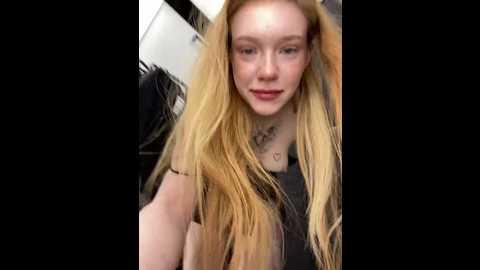 Media: honey___hot Stripchat 2024-10-28 12:29:00