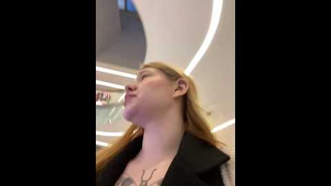 Media: honey___hot Stripchat 2024-10-28 14:32:00