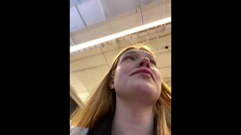 Media: honey___hot Stripchat 2024-10-28 15:04:00