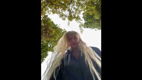 Media: milkyy_wway Stripchat 2024-10-28 08:33:00
