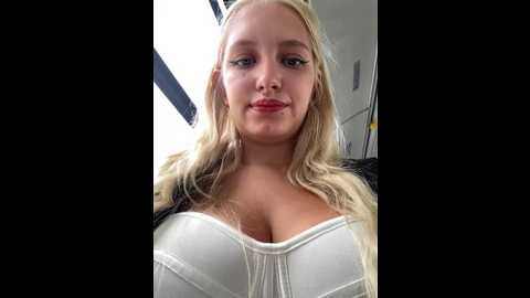 Media: milkyy_wway Stripchat 2024-10-28 09:40:00