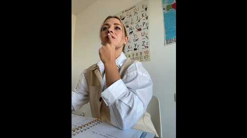 Media: streetdoll Stripchat 2024-10-28 12:12:00