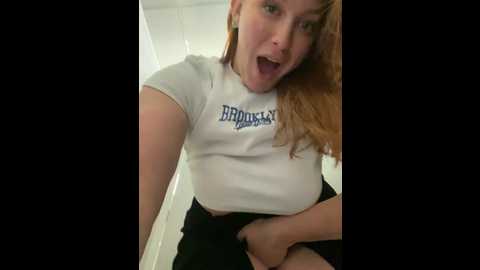 Media: sweet___emily Stripchat 2024-10-28 16:52:00
