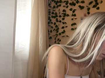 Media: sweetie_blondie Stripchat 2024-10-28 08:58:00