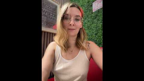 Media: the_snowwhitee Stripchat 2024-10-29 09:29:00
