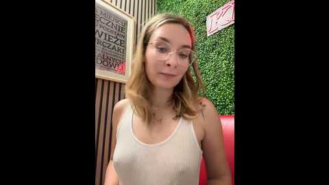 Media: the_snowwhitee Stripchat 2024-10-29 11:05:00