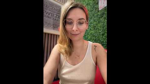 Media: the_snowwhitee Stripchat 2024-10-29 11:40:00