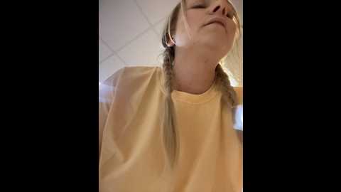 Media: bondgirl_013 Stripchat 2024-10-30 16:01:00