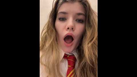 Media: holy_tereza Stripchat 2024-10-30 18:57:00