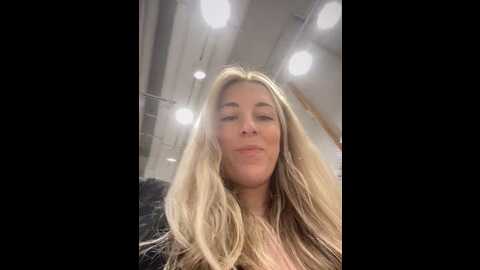Media: mommmyyummy Stripchat 2024-10-30 10:42:00