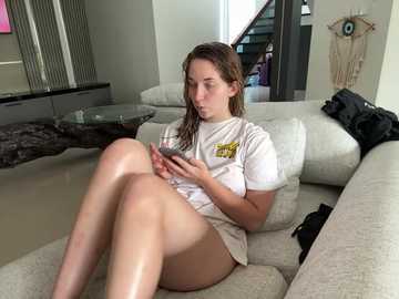 Media: nura_n_sarah Stripchat 2024-10-31 08:28:00