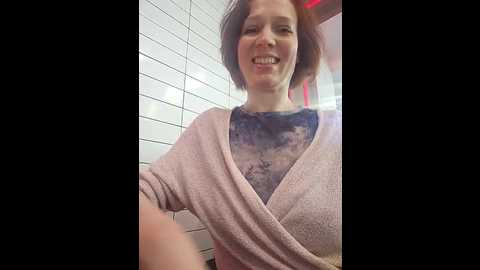 Media: exhibitionsplit Stripchat 2024-11-01 08:35:00