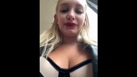 Media: milkyy_wway Stripchat 2024-11-01 07:04:00