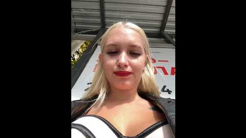 Media: milkyy_wway Stripchat 2024-11-01 08:01:00