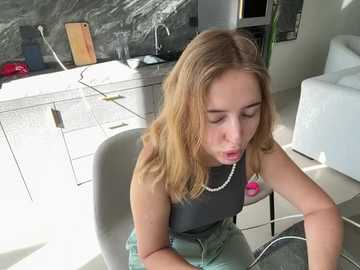Media: nura_n_sarah Stripchat 2024-11-01 08:20:00