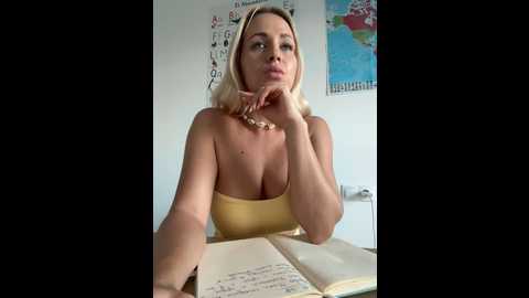 Media: streetdoll Stripchat 2024-11-01 17:00:00