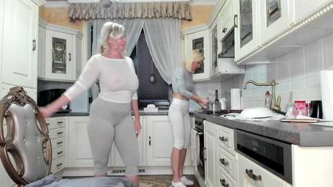 Media: tunderose1 Stripchat 2024-11-01 06:06:00