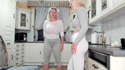 Media: tunderose1 Stripchat 2024-11-01 06:45:00