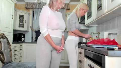 Media: tunderose1 Stripchat 2024-11-01 07:28:00