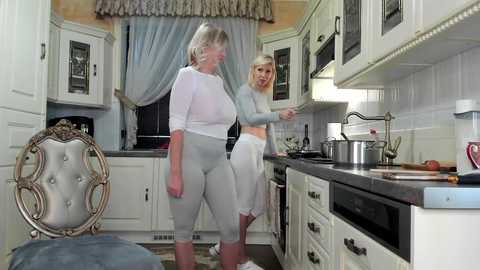 Media: tunderose1 Stripchat 2024-11-01 09:14:00
