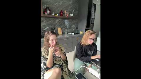 Media: nura_n_sarah Stripchat 2024-11-02 07:07:00