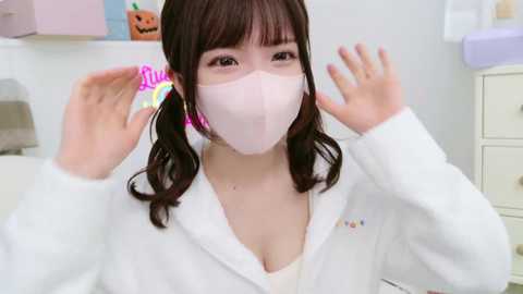 Media: _minami_ Stripchat 2024-11-03 06:55:00